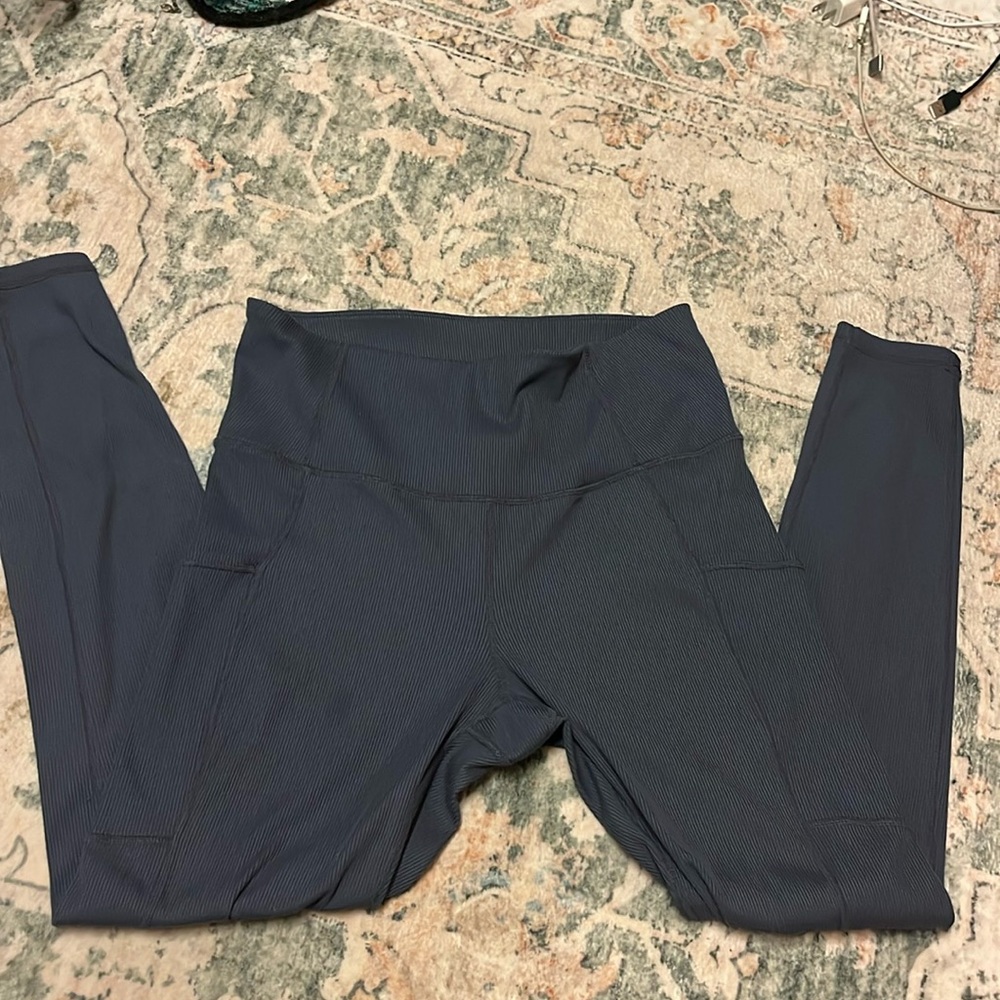 Grey ribbed leggings